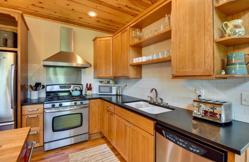 Wiley Cabin | Spacious Georgia Escape w/Fireplace, Deck & Grill