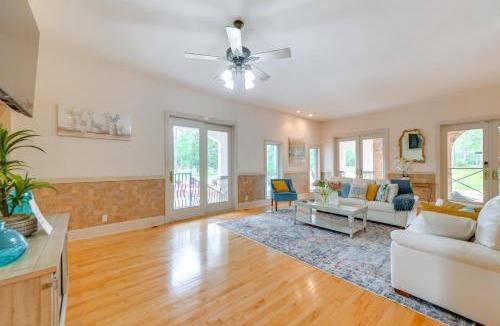 Albany House | Spacious Georgia Vacation Rental with Large Deck