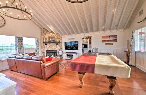 Palo Pinto County House | Spacious Getaway ~ 12 Acres, Views, & Hot Tub!