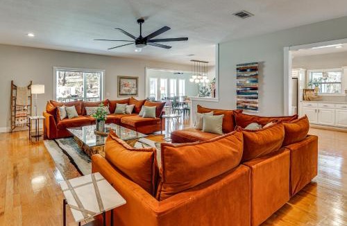 Mena Apartment | Spacious Getaway By Wolf Pen Gap 15 Acres and Pool!
