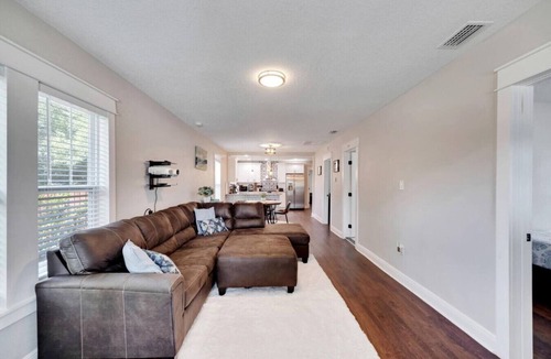 South Seminole Heights House | Spacious Getaway | Cozy & Modern | Backyard Dream