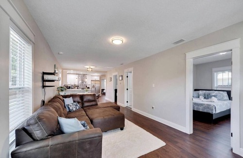 South Seminole Heights House | Spacious Getaway | Cozy & Modern | Backyard Dream