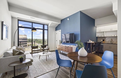 Bluemont Hotel | Spacious Getaway in Arlington Close to National Mall & DC Dining | Rooftop Views