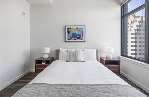 Bluemont Hotel | Spacious Getaway in Arlington Close to National Mall & DC Dining | Rooftop Views