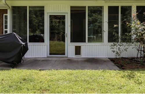 Walthourville House | Spacious Getaway | King Beds | Pool Table|