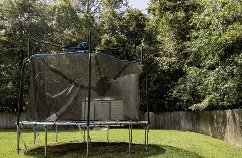 Walthourville House | Spacious Getaway | King Beds | Pool Table|