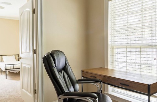 Walthourville House | Spacious Getaway | King Beds | Pool Table|