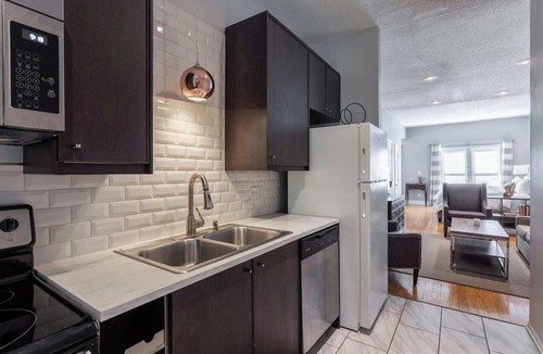 Southmoreland House | Spacious Getaway Near Food and Entertainment | 7/8