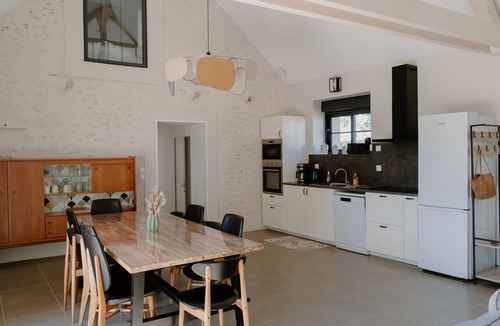 Huisseau-sur-Mauves Cottage | Spacious Gîte with Garden & Modern Decor in Scenic Centre Val de Loire