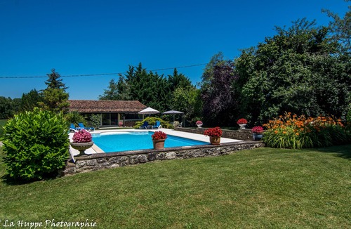 Monclar House | Spacious Gite with Large Private Swimming Pool