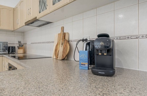 Glenunga House | Spacious Glenunga Home with Garage Parking