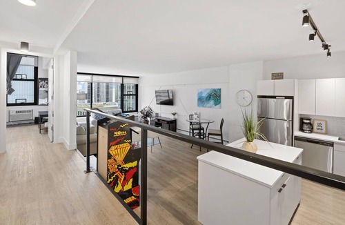 Rush and Division Apartment | ‼️🔆Spacious Gold Coast Apartment | Rooftop Pool🔆‼️