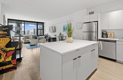 Rush and Division Apartment | ‼️🔆Spacious Gold Coast Apartment | Rooftop Pool🔆‼️
