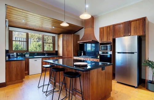 Castlemaine House | Spacious Goldfields Retreat | Central & Charming