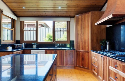 Castlemaine House | Spacious Goldfields Retreat | Central & Charming