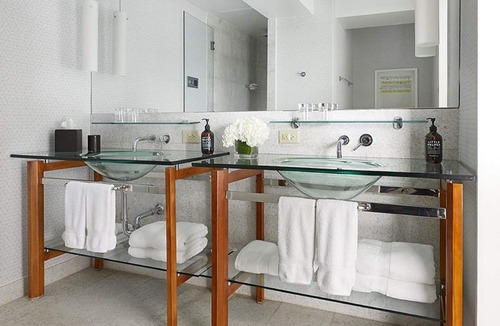 Music Row Hotel | Spacious Good-Value Accommodation! Near Gibson Guitar Factory, Pets are Allowed