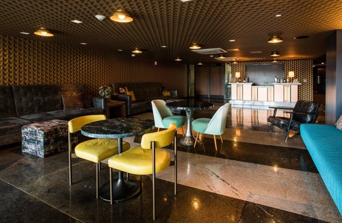 Music Row Hotel | Spacious Good-Value Accommodation! Near Gibson Guitar Factory, Pets are Allowed