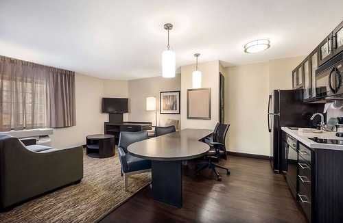 Gahanna Hotel | Spacious Good-Value Accommodation! 2 Posh Units, Near Central Park Reserve!