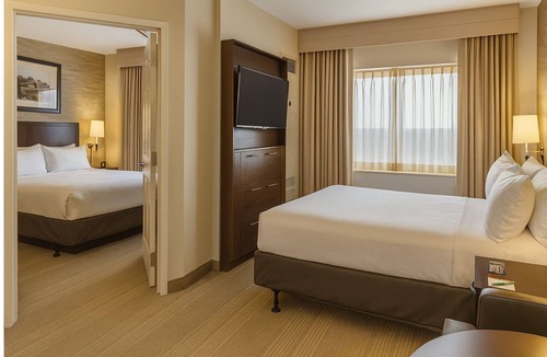 O'Hare Resort | Spacious Good-Value Accommodation! Pet-Friendly Property with Onsite Parking!