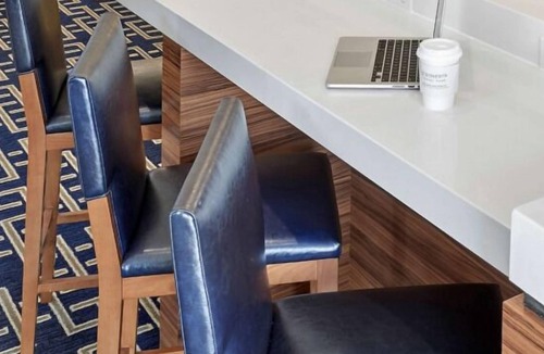 Sharonville House | Spacious Good-Value Accommodation in Cincinnati! Full Kitchen, Pool, FREE Bfast!