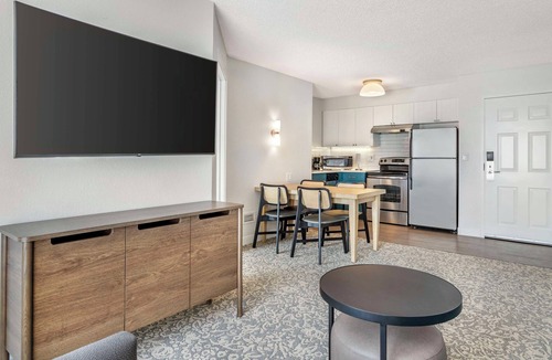 Downtown San Antonio Hotel | Spacious Good-Value Accommodation! 2 Comfortable Units, Free Breakfast