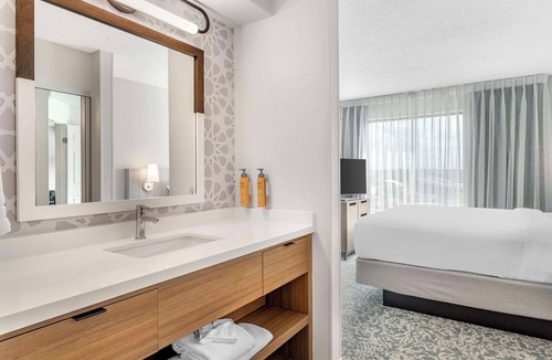 Downtown San Antonio Hotel | Spacious Good-Value Accommodation! 2 Comfortable Units, Free Breakfast