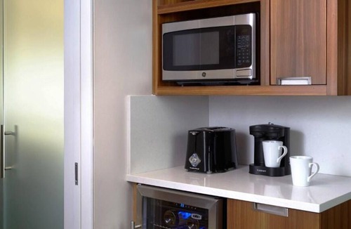 West End House | Spacious Good-Value Accommodation! Parking, Pool, Near Smithsonian Museums