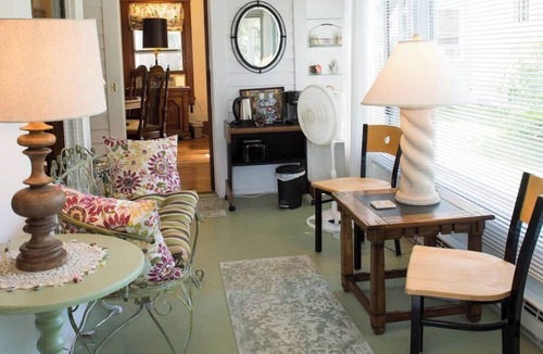 Town of Ledyard House | SPACIOUS,GRACIOUS HOME ACROSS FROM THE INNS