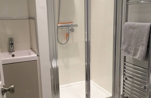 Marlborough House | Spacious Grade 2 Listed home - central Marlborough - free parking