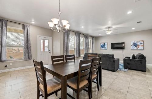 South Arlington House | Spacious Grand Prairie Getaway