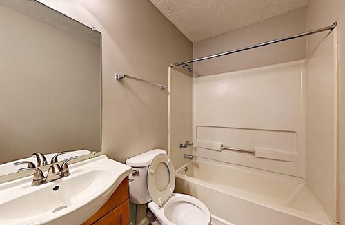 Gresham Park House | Spacious Gresham Park Home offering 2 Bedrooms, 2 Full Bathrooms!