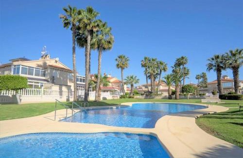 La Florida Apartment | Spacious ground floor apartment overlooking the beautiful communal pool