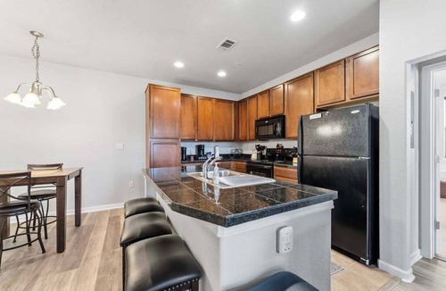 Silvercreek Condo | Spacious, ground floor 2 bedroom with private patio, 2 dining areas and upscale,