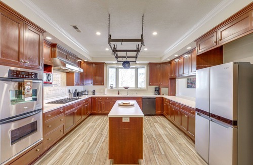 Marshall House | Spacious Group Retreat w/Game Room in Marshall!