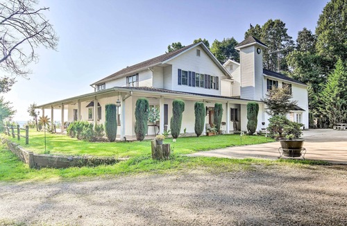 Marshall House | Spacious Group Retreat w/Game Room in Marshall!