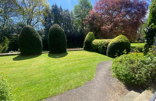 Roundhay Apartment | Spacious Guest Flat near Roundhay Park