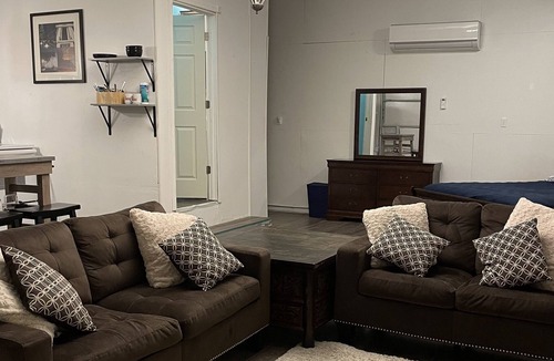 Gainesville Cottage | Spacious Guest House in quiet neighborhood near Winstar.