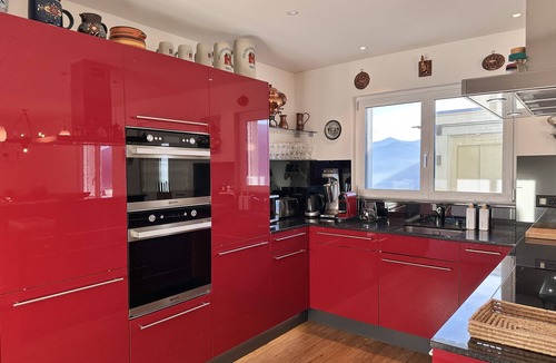 Brione sopra Minusio House | Spacious holiday home with panoramic glass pool and jacuzzi with spectacular lak