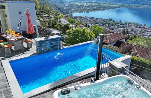 Brione sopra Minusio House | Spacious holiday home with panoramic glass pool and jacuzzi with spectacular lak