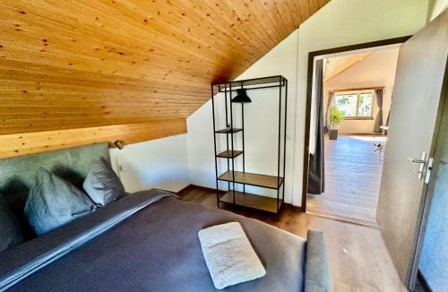 Oberhofen am Thunersee House | Spacious house for 11 persons with hot tub and fully equipped kitchen