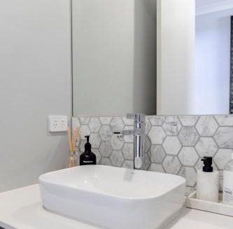 St Leonards House | Spacious Hamptons-style home with plunge pool