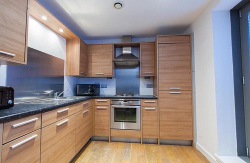 Newhaven Apartment | Spacious Harbour Flat W/View for 4 in Newhaven