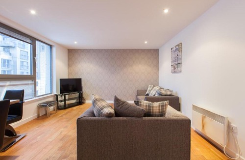 Newhaven Apartment | Spacious Harbour Flat W/View for 4 in Newhaven