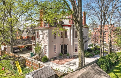 East Walnut HIlls Apartment | Spacious Haven 7min to Downtown