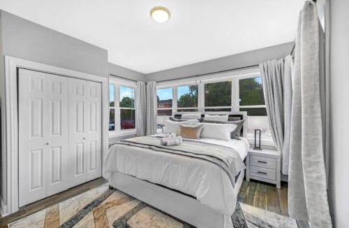 Forest Park Apartment | Spacious Haven 8-Min to Chicago Sleeps 10