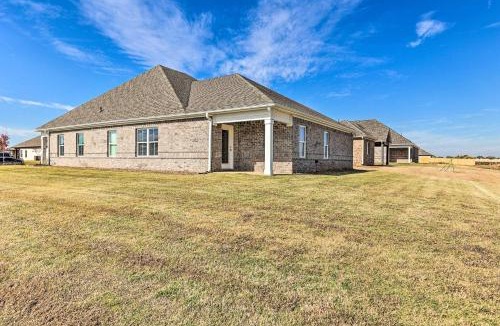 Hazel Green House | Spacious Hazel Green Home with Fireplace, Yard!
