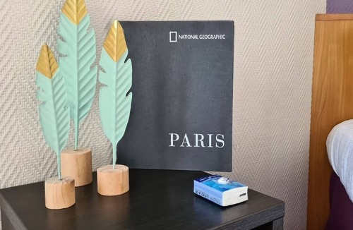 Issy-les-Moulineaux Apartment | Spacious high standing studio near metro + parking