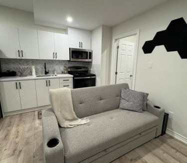 Vaughan Apartment | Spacious High Ceiling Lower Level Suite-New & Cozy
