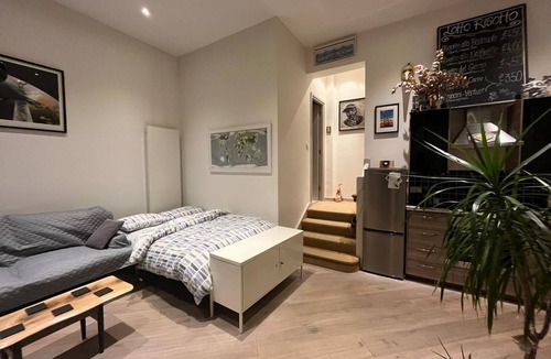 Tufnell Park Apartment | Spacious high ceiling studio
