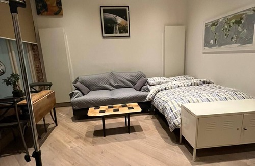 Tufnell Park Apartment | Spacious high ceiling studio